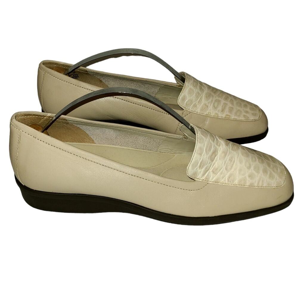 Easy Spirit Woman's Casual Loafers Sz 7.5 D Croc Pattern Ivory Comfort Cushions - Picture 2 of 5
